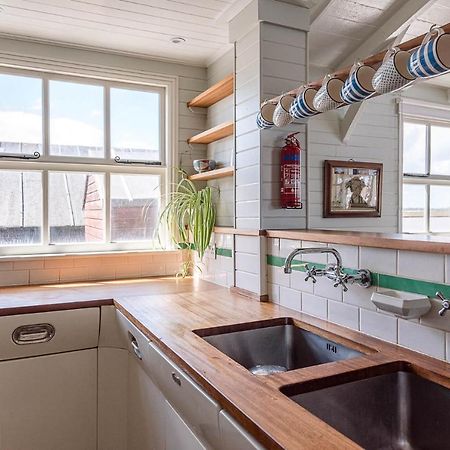 The Boathouse In Felixstowe Ferry - Stunning Waterfront Property Exterior foto