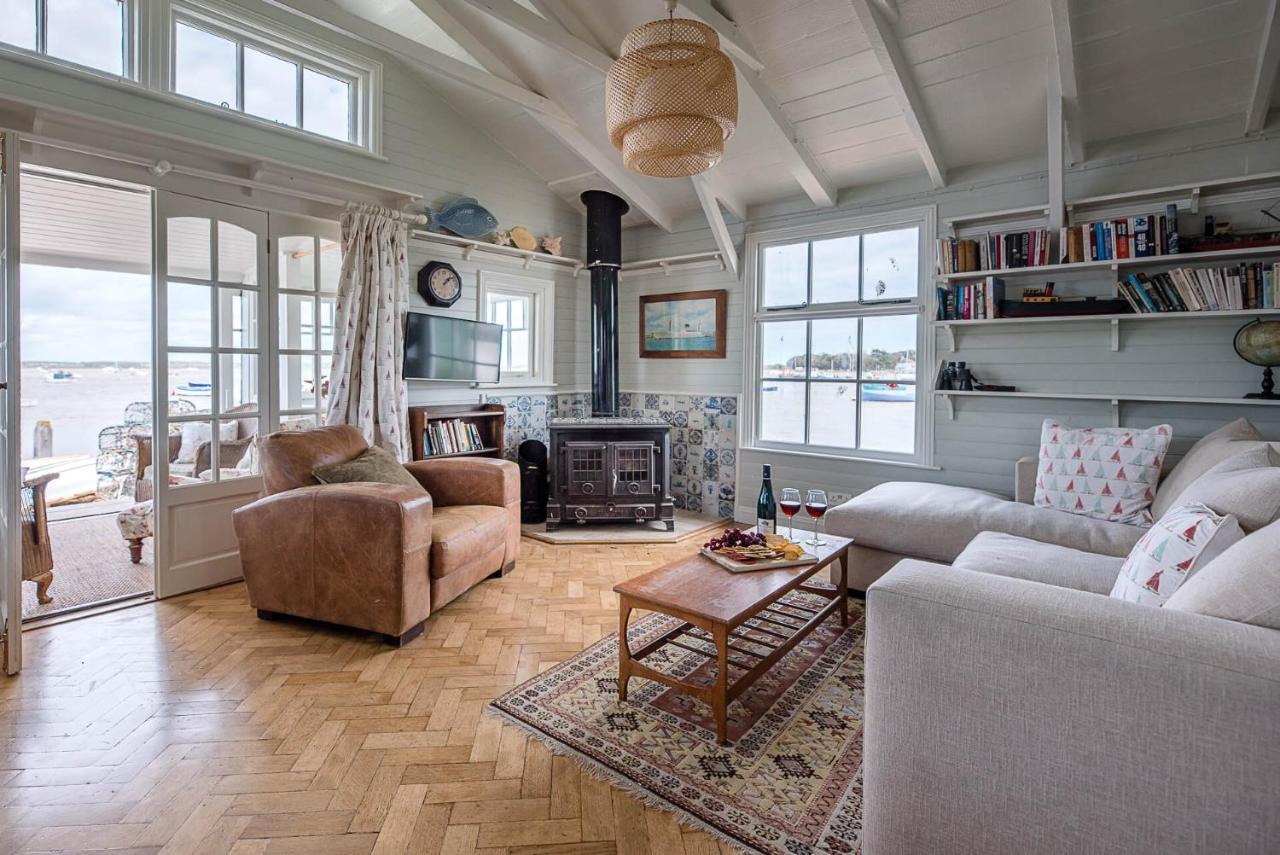 The Boathouse In Felixstowe Ferry - Stunning Waterfront Property Exterior foto