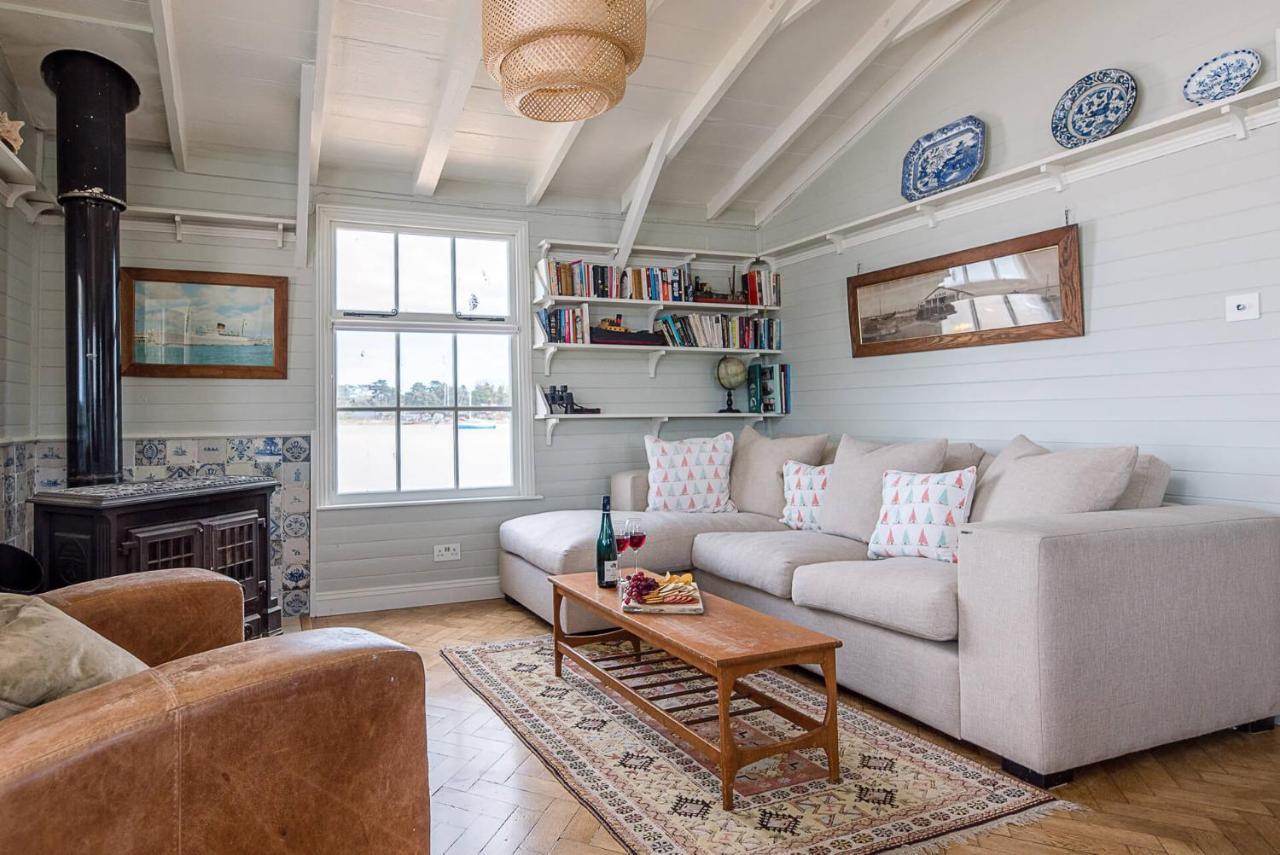 The Boathouse In Felixstowe Ferry - Stunning Waterfront Property Exterior foto
