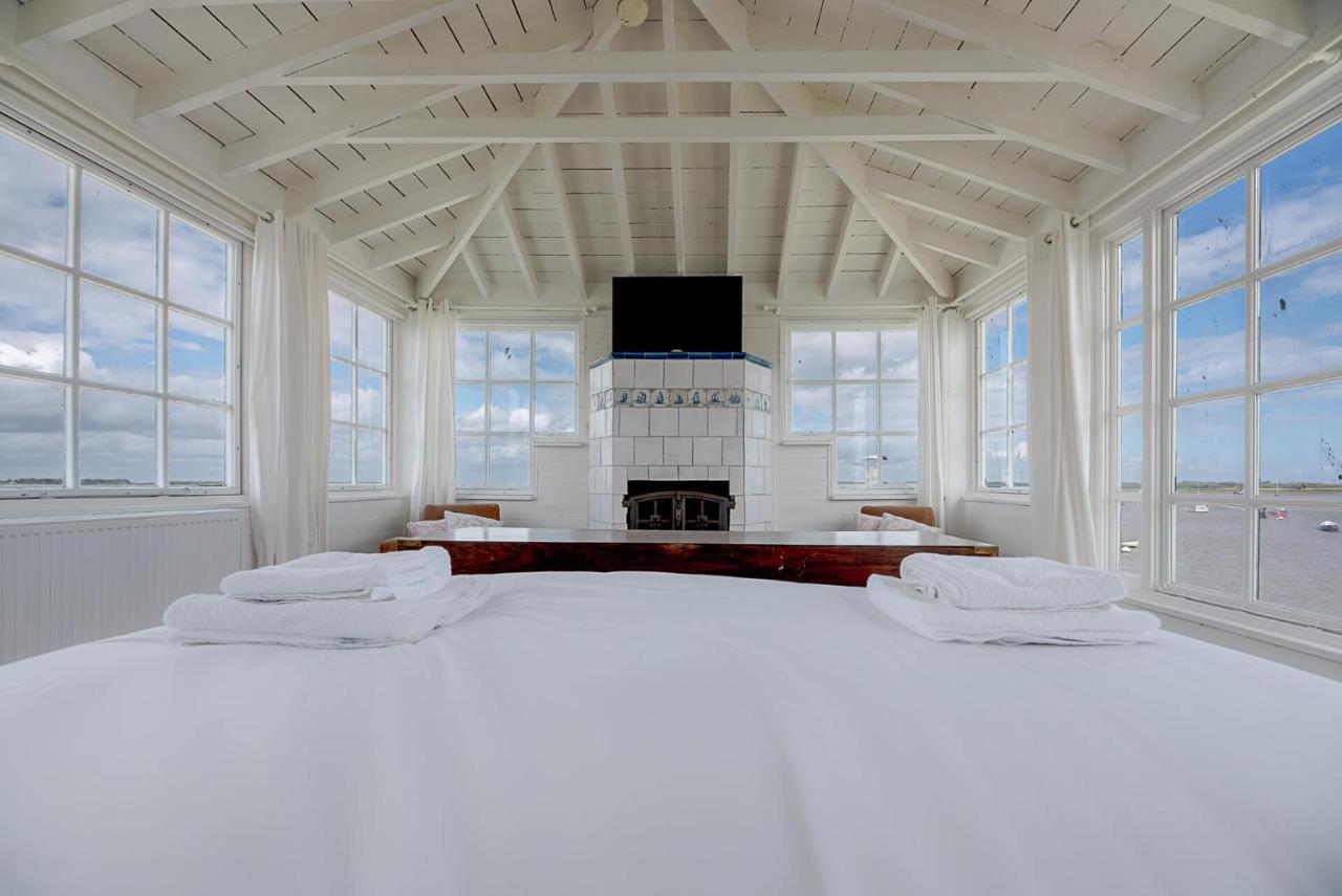 The Boathouse In Felixstowe Ferry - Stunning Waterfront Property Exterior foto
